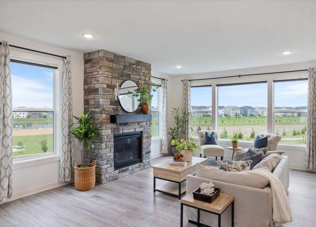 Property at 10082 Arrowwood Trl, Woodbury, MN 55129, 5 beds, 4 baths
