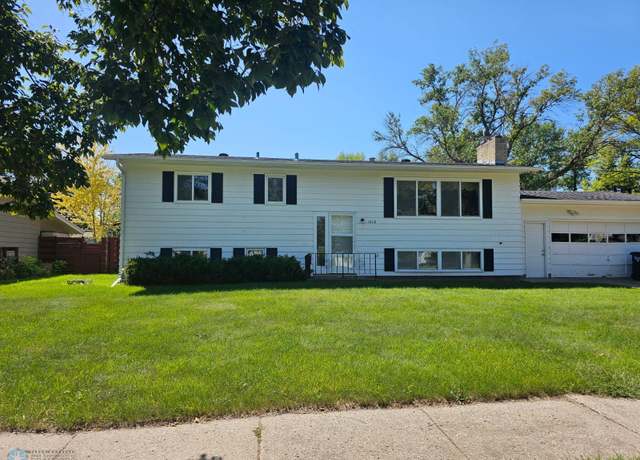 Property at 1008 24th Ave S, Fargo, ND 58103, 3 beds, 2 baths