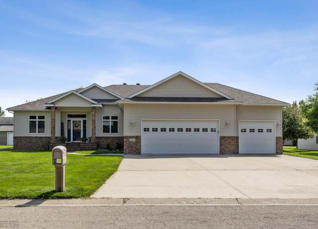 Property at 903 7th Ave SE, Barnesville, MN 56514, 5 beds, 3 baths