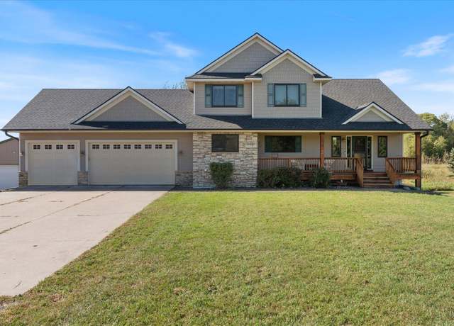 Property at 31286 Lofton Ave, Chisago Lake Twp, MN 55013, 4 beds, 4 baths
