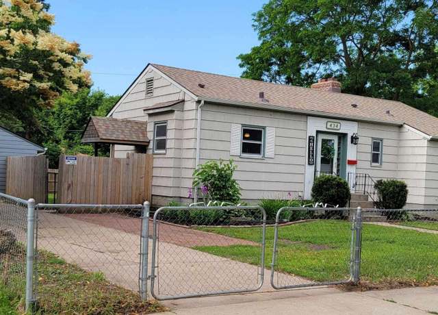 Property at 434 Rose Ave E, Saint Paul, MN 55130, 3 beds, 2 baths