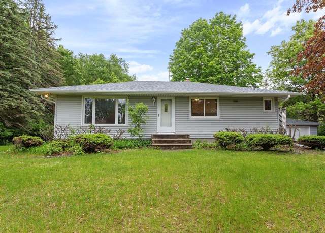 Property at 8309 39th St N, Lake Elmo, MN 55042, 3 beds, 2 baths