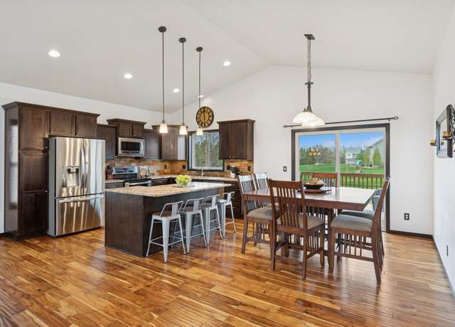 Property at 9205 198th St W, Lakeville, MN 55044, 5 beds, 4 baths
