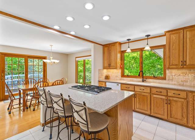 Property at 9553 Woodridge Cir, Eden Prairie, MN 55347, 4 beds, 3 baths