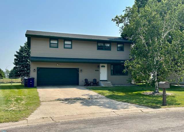 Property at 1922 13th Ave N, Moorhead, MN 56560, 3 beds, 2 baths