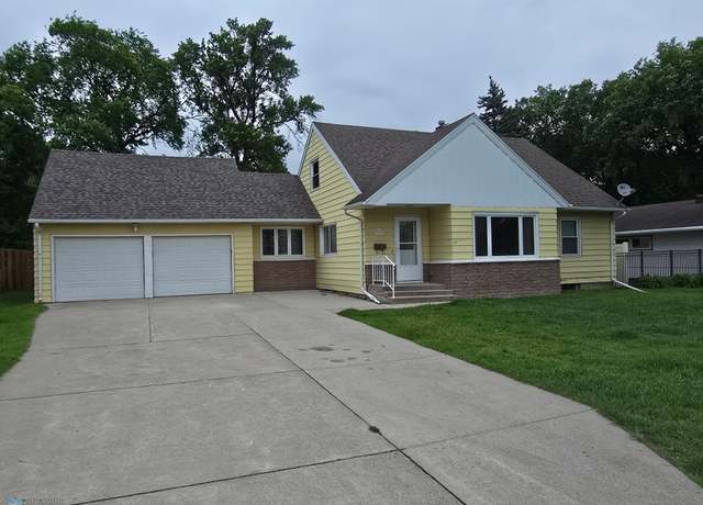 Property at 916 12th Ave S, Moorhead, MN 56560, 4 beds, 2 baths