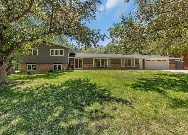 Property at 2004 13th St S, Saint Cloud, MN 56301, 4 beds, 4 baths