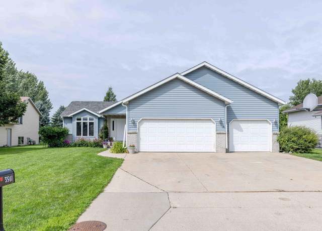 Property at 3911 7th St S, Moorhead, MN 56560, 5 beds, 3 baths