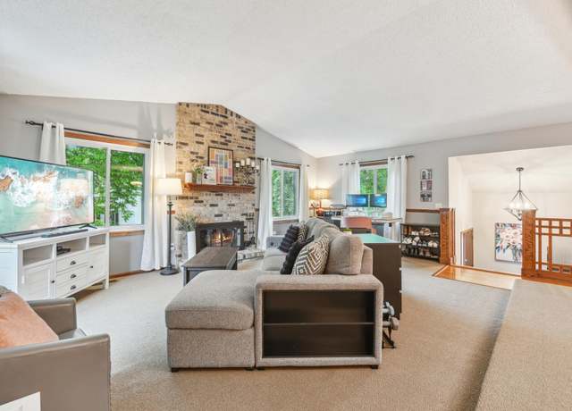 Property at 351 Elan Ct, Woodbury, MN 55125, 2 beds, 2 baths