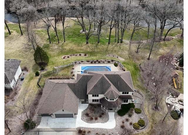 Property at 1475 River Shore Dr, Hastings, MN 55033, 5 beds, 6 baths