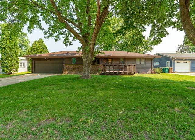 Property at 1510 Plainview Ln, Albert Lea, MN 56007, 3 beds, 2 baths