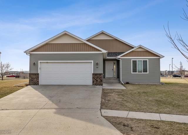 Property at 737 30th Ter E, West Fargo, ND 58078, 5 beds, 3 baths