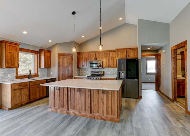 Property at 371 Candy Ln, River Falls, WI 54022, 3 beds, 2 baths