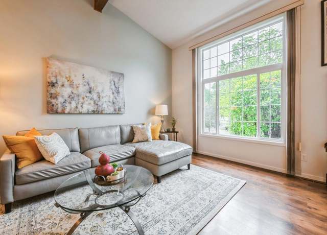 Property at 6708 Amherst Ln, Eden Prairie, MN 55346, 3 beds, 2 baths