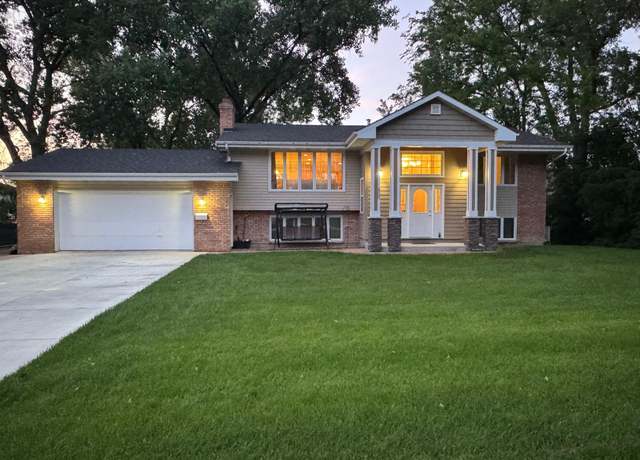 Property at 8000 Winnetka Heights Dr, Golden Valley, MN 55427, 4 beds, 3 baths