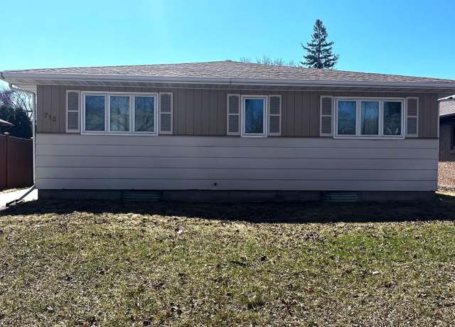 Property at 712 9th St S, Virginia, MN 55792, 5 beds, 4 baths