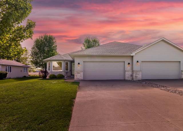 Property at 812 S Chestnut St, Belle Plaine, MN 56011, 3 beds, 3 baths