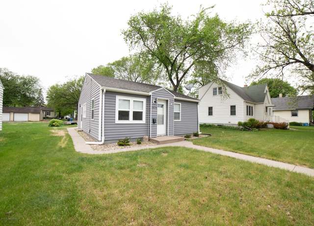 Property at 1514 8th St N, Fargo, ND 58102, 2 beds, 1 bath