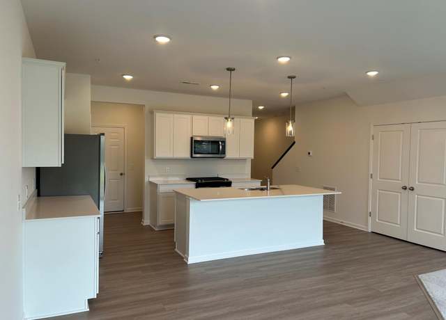 Property at 10369 Glacier Ln N, Maple Grove, MN 55369, 3 beds, 3 baths