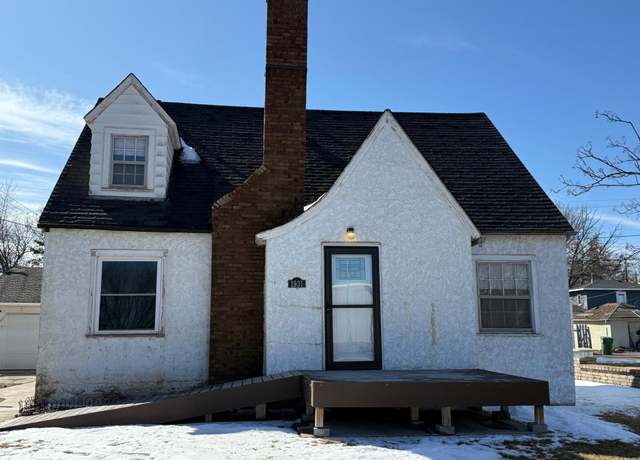 Property at 1931 12th Ave E, Hibbing, MN 55746, 4 beds, 2 baths