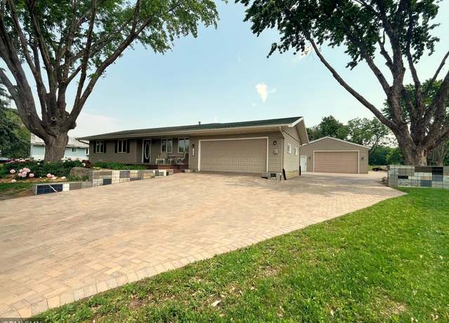 Property at 1459 Sharon Pkwy, Shakopee, MN 55379, 4 beds, 3 baths