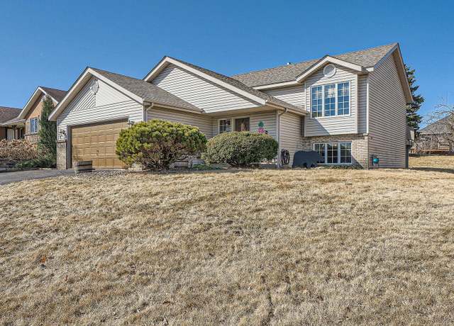 Property at 2100 Highland Dr, Hastings, MN 55033, 4 beds, 2 baths