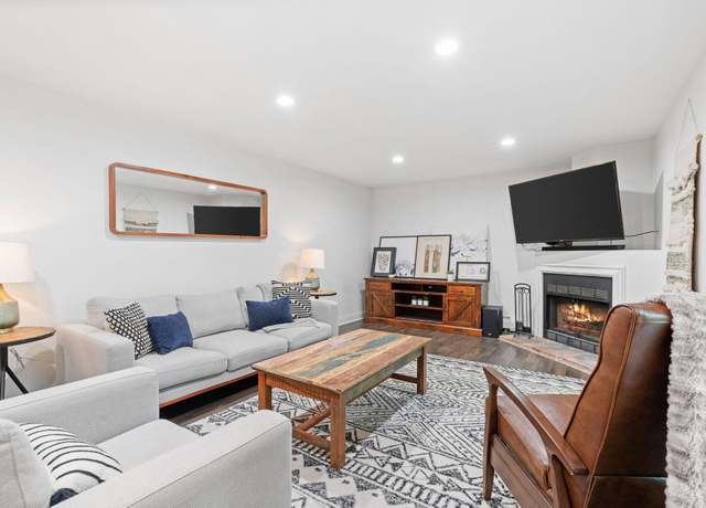 Property at 3850 Plymouth Blvd #212, Plymouth, MN 55446, 2 beds, 2 baths
