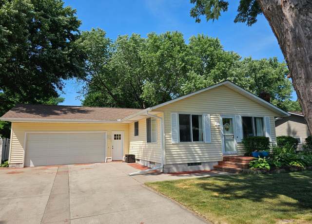 Property at 931 Roosevelt St, River Falls, WI 54022, 3 beds, 2 baths