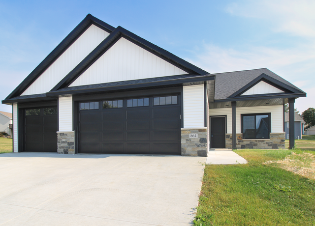Property at 864 Bucknell Ln SE, Stewartville, MN 55976, 2 beds, 2 baths
