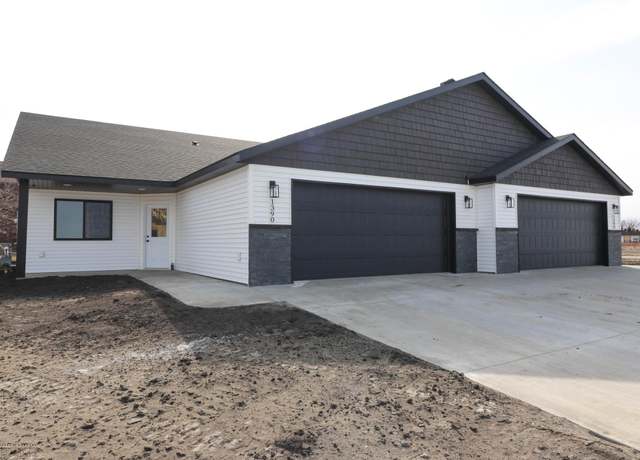 Property at 1390 Prairie Ln, Wahpeton, ND 58075, 2 beds, 2 baths