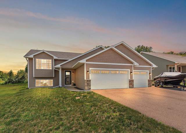 Property at 300 Dakota Ave, Roberts, WI 54023, 4 beds, 3 baths