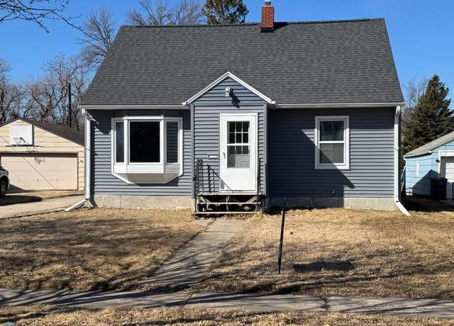 Property at 611 17th St N, Moorhead, MN 56560, 3 beds, 2 baths