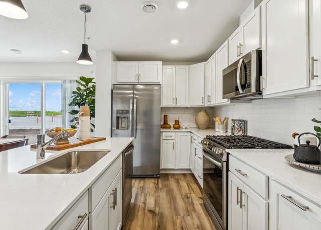 Property at 5285 Long Pointe Pass, Woodbury, MN 55129, 3 beds, 3 baths
