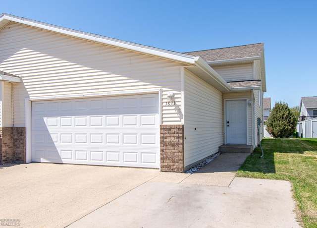 Property at 1833 49th St S, Fargo, ND 58103, 3 beds, 2 baths