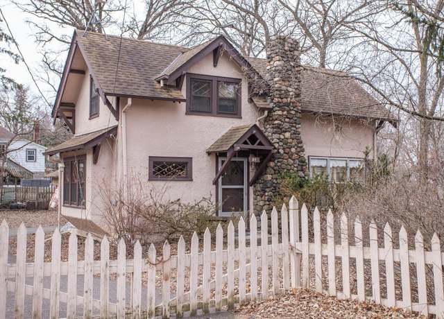Property at 84 Kale St, Mahtomedi, MN 55115, 2 beds, 1 bath