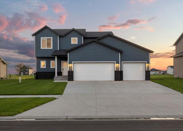Property at 10159 Burgundy Dr, Horace, ND 58047, 5 beds, 3 baths