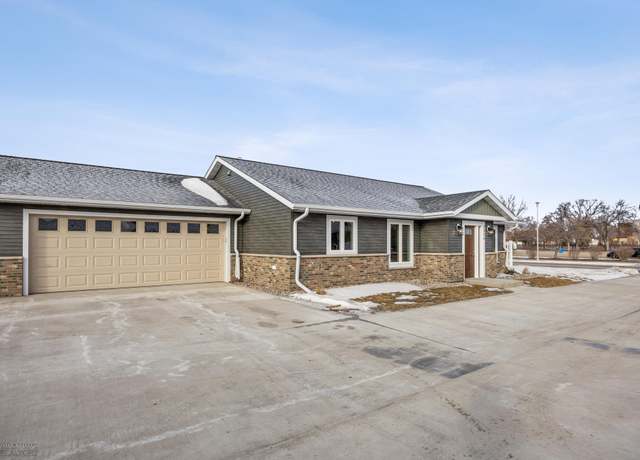 Property at 2336 30th Ave S, Fargo, ND 58104, 2 beds, 2 baths