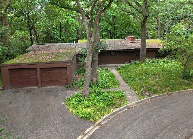 Property at 11209 Oak Ridge Ln W, Minnetonka, MN 55305, 4 beds, 2 baths