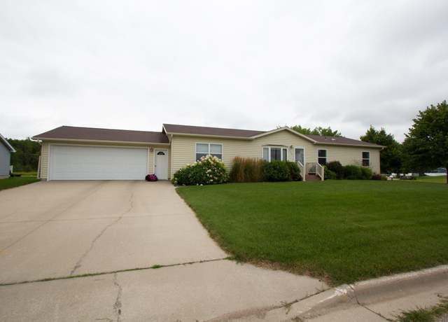 Property at 932 Spruce Ave S, Thief River Falls, MN 56701, 3 beds, 2 baths