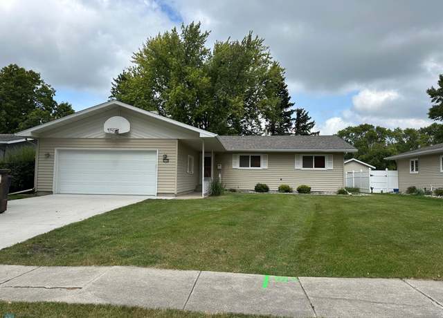 Property at 2526 Willow Rd N, Fargo, ND 58102, 3 beds, 2 baths