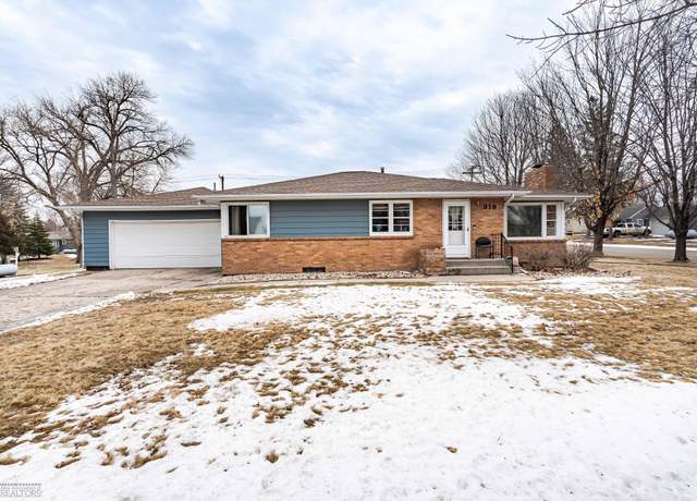 Property at 319 6th Ave SE, Elbow Lake, MN 56531, 3 beds, 2 baths