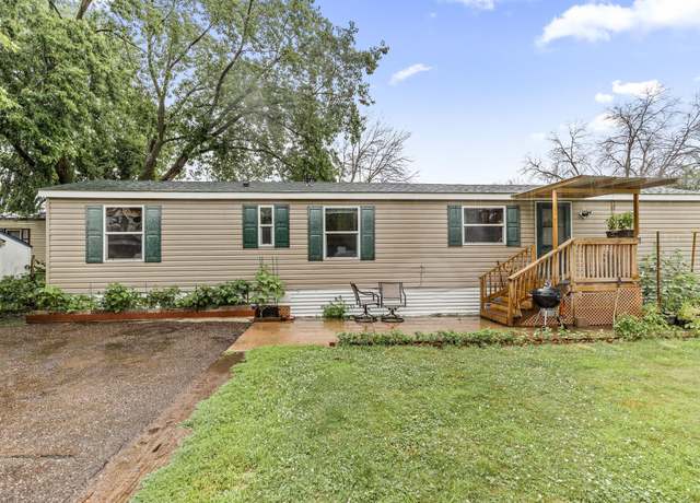 Property at 2401 Bison Dr, Maplewood, MN 55119, 2 beds, 1 bath
