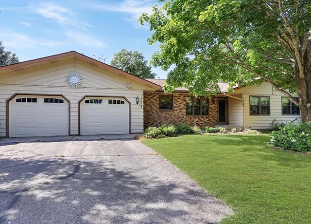 Property at 1933 Cypress Rd, Saint Cloud, MN 56303, 5 beds, 3 baths