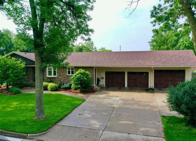 Property at 701 E Oak Ave, Olivia, MN 56277, 4 beds, 4 baths