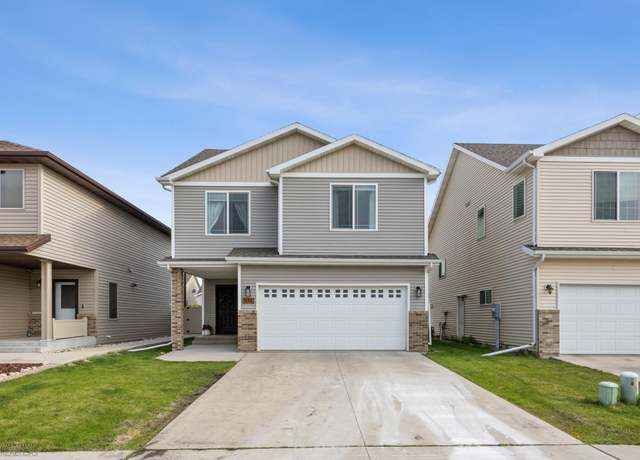 Property at 934 31st Ave W, West Fargo, ND 58078, 3 beds, 3 baths