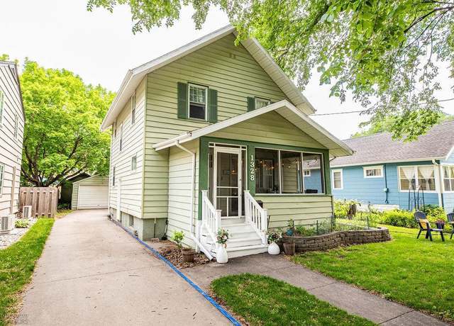 Property at 1328 6th St S, Fargo, ND 58103, 4 beds, 2 baths