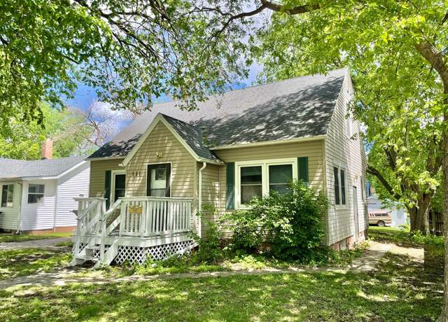 Property at 111 N Park Ave, Springfield, MN 56087, 3 beds, 2 baths
