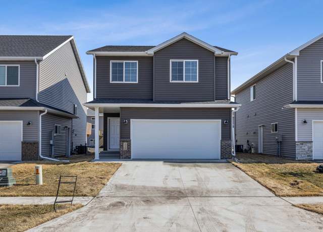 Property at 6059 8th St W, West Fargo, ND 58078, 3 beds, 2 baths