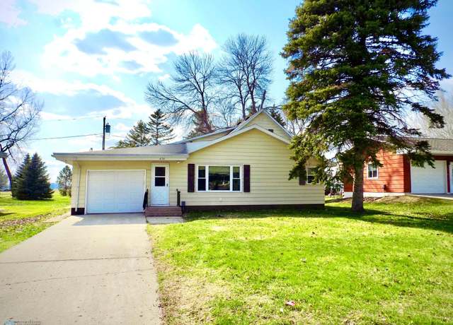 Property at 414 4th Ave SW, Hankinson, ND 58041, 3 beds, 1 bath