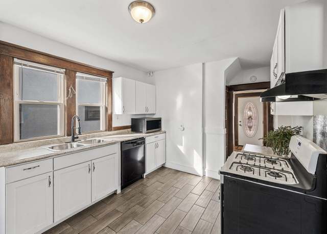 Property at 818 Sherburne Ave, Saint Paul, MN 55104, 3 beds, 1 bath